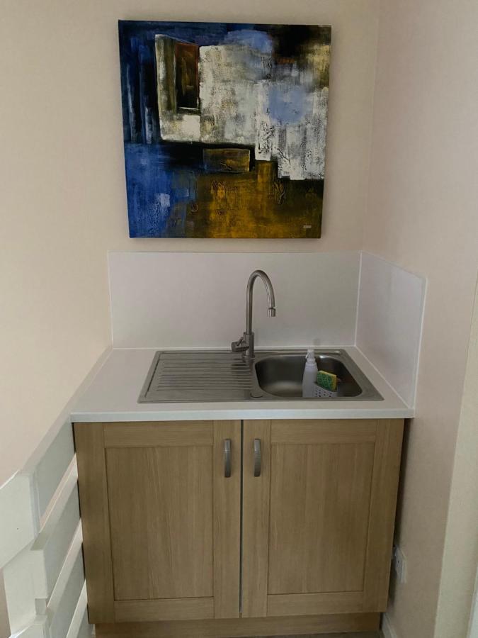 Quiet, Spacious Double Bedroom! ปีเตอร์โบโรห์ ภายนอก รูปภาพ