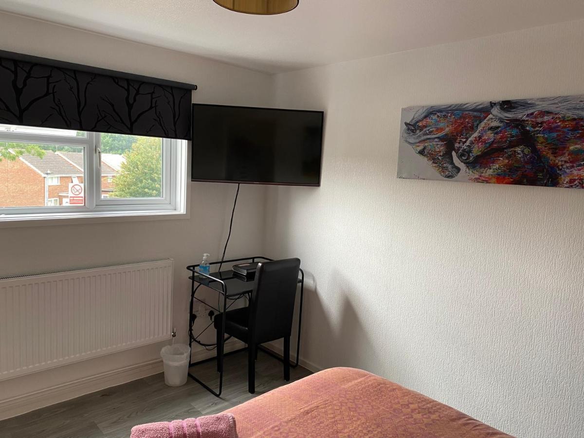 Quiet, Spacious Double Bedroom! ปีเตอร์โบโรห์ ภายนอก รูปภาพ